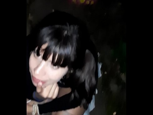 ❤️ रस्त्यावर कँडीच्या बदल्यात लिंग सुजले ❤️ आमच्याकडे mr.naughtyhentai.ru ❌️❤